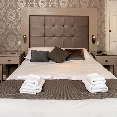 Bed & Breakfast Maypole