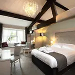 B&B Maypole