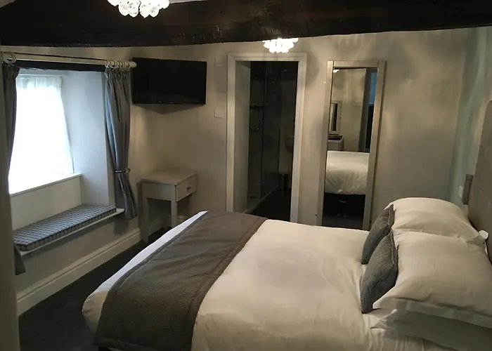 Bed & Breakfast Maypole