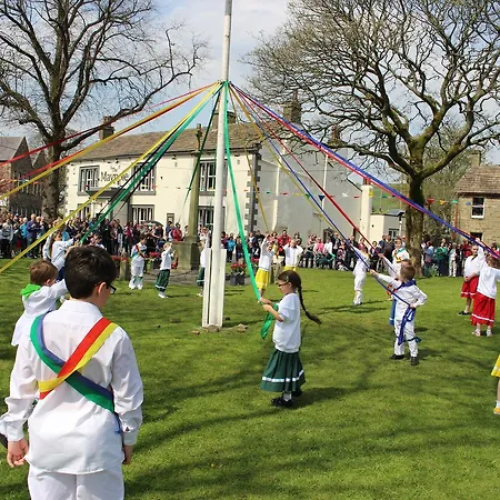 Maypole 3*