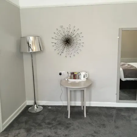 Bed & Breakfast Maypole 3*